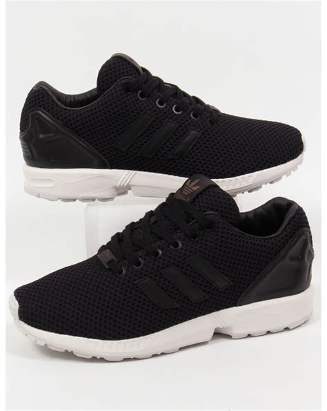 adidas flux black and white.